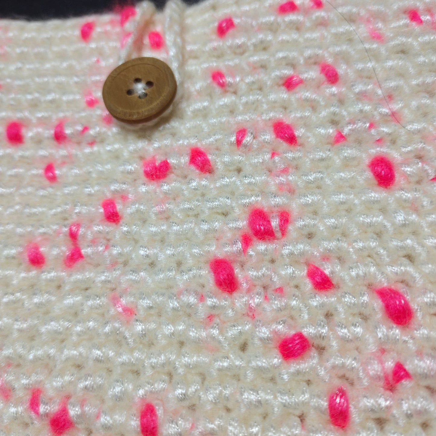 Crochet protective sleeve : for books, ipad & Kindle.