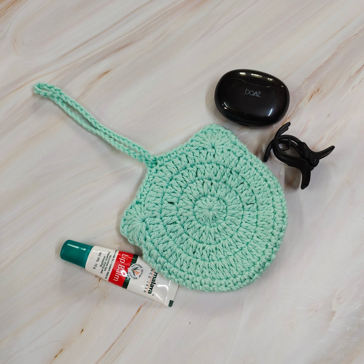 Crochet Airpods pouch: handcrafted kitty earpods holder.