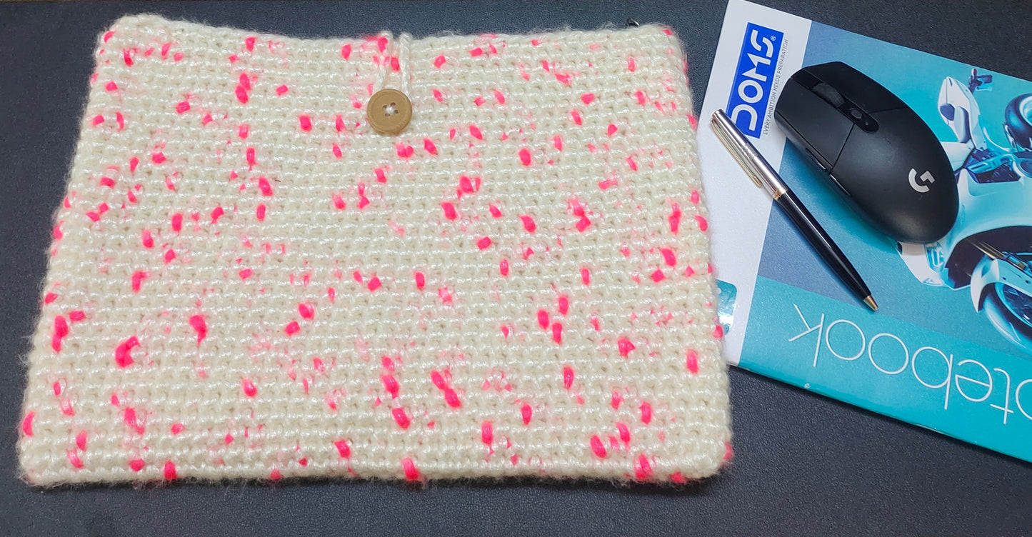 Crochet protective sleeve : for books, ipad & Kindle.