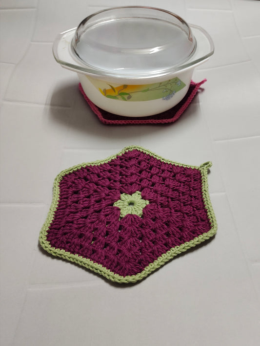 Crochet hot pads/ holders : Cozy Petal Pot Holders
