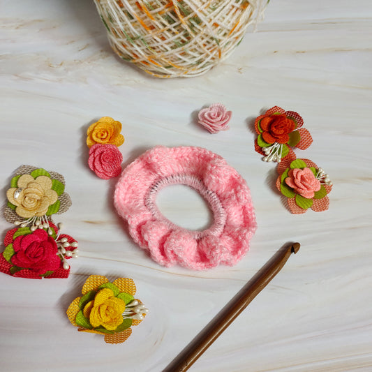 Crochet scrunchies : Cozy Curl Scrunchies