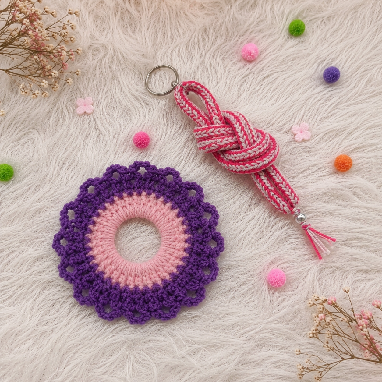 Crochet Scrunchie & Celtic Knot Keychain : perfect handmade gift set