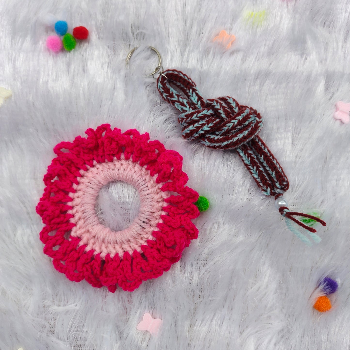 Crochet Scrunchie & Celtic Knot Keychain : perfect handmade gift set