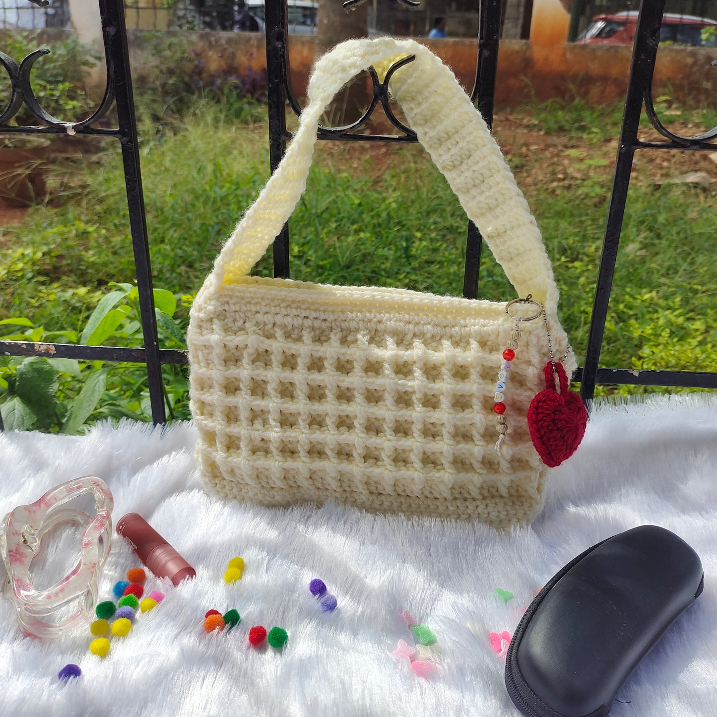 Crochet hand bag: waffle style with free heart bag charm &  handmade beads zipper.