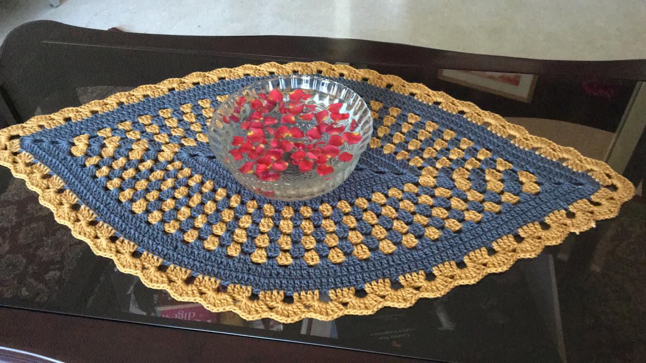 Crochet oval table mat : Elegant home decor