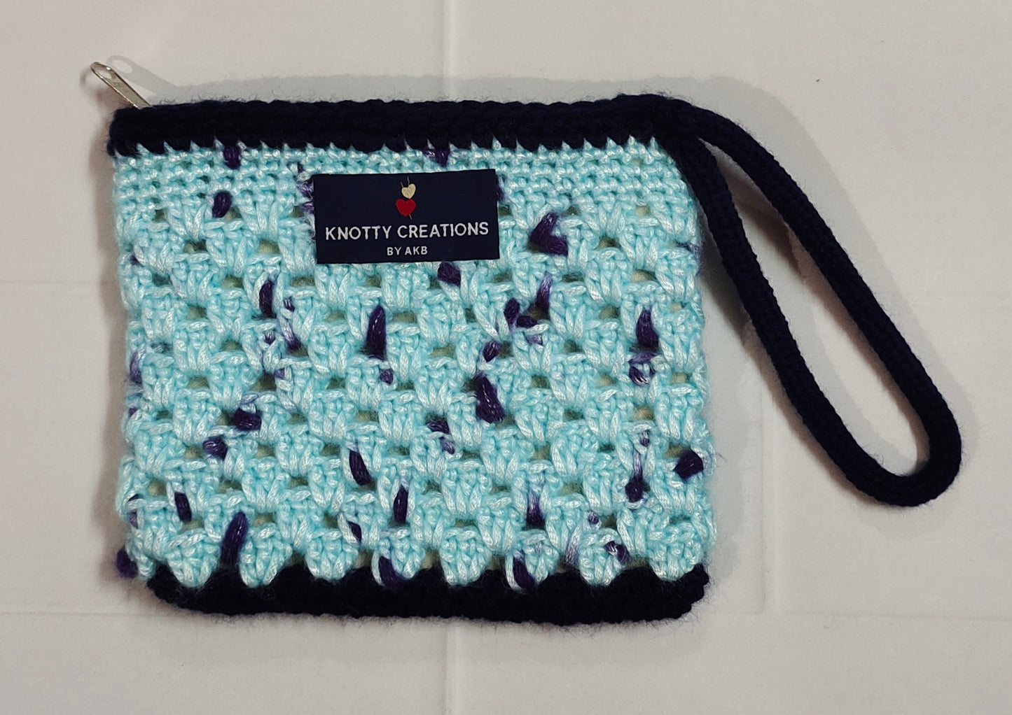 Crochet clutch: Knot & Carry Clutch